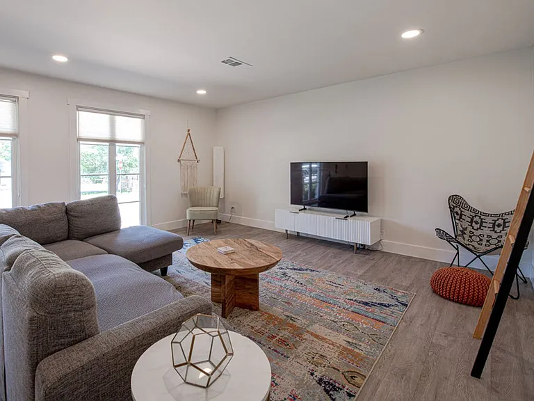 122 Havana St — Photo 4
