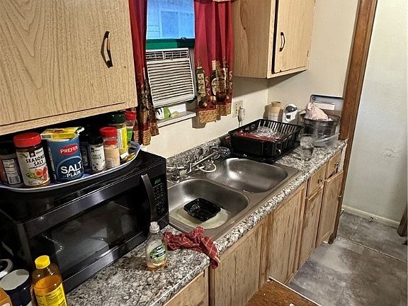 5th image of 4683 Beechgrove Ave