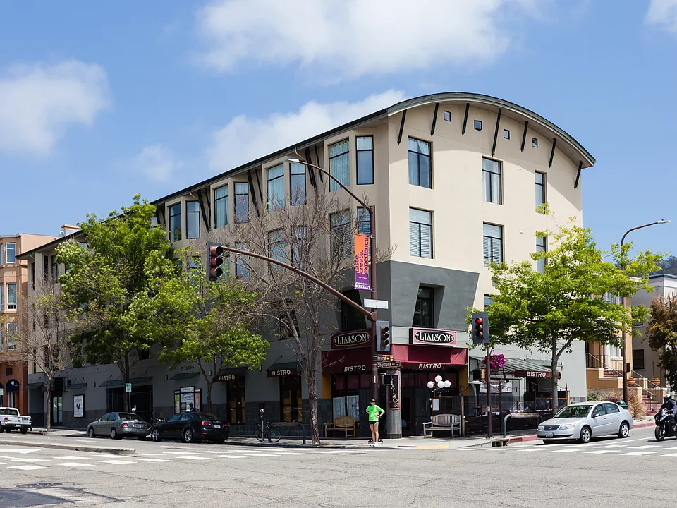 Building Photo 3