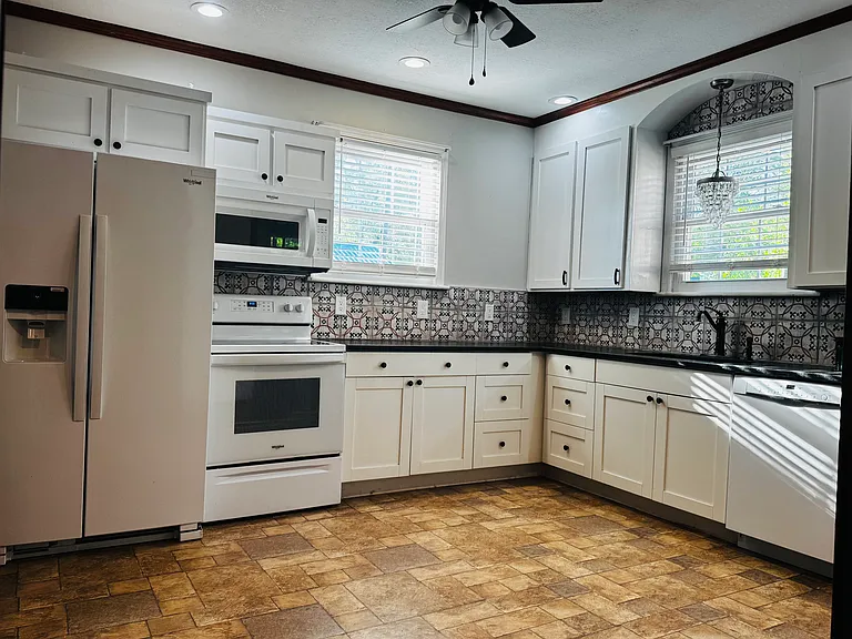 704 Cherry St — Photo 7