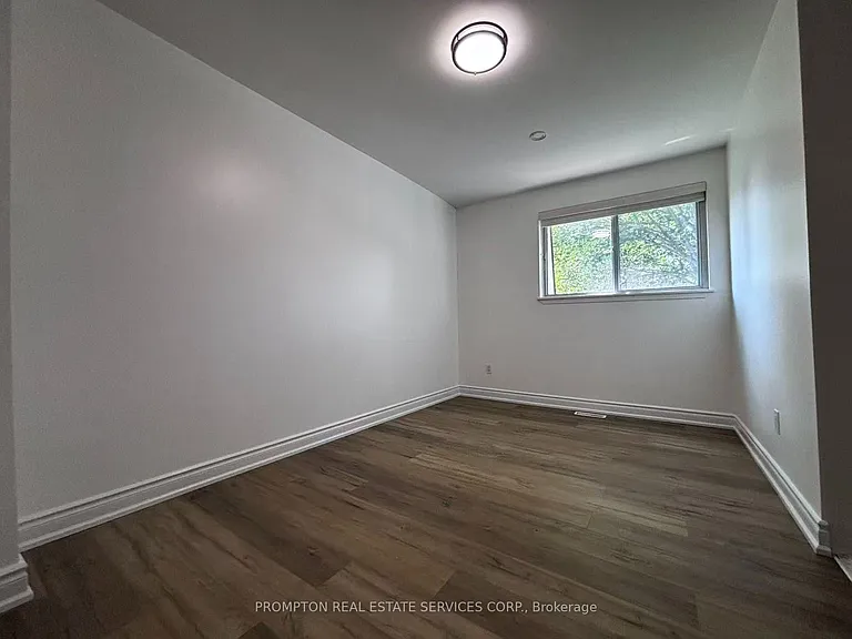 22 Poplar Cres — Photo 11