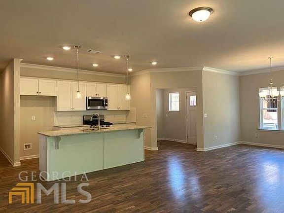 2nd image of 3885 Shelleydale Dr
