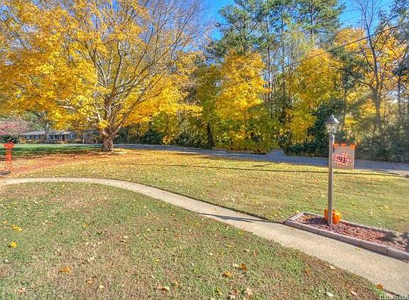 3rd image of 204 Hillcrest Dr