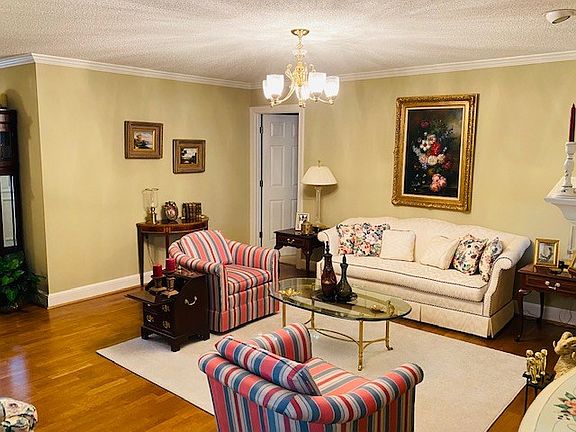 3rd image of 60 Brooke Crossing Ln