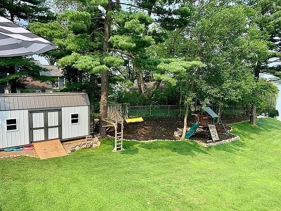 3rd image of 432 W Crooked Lake Dr