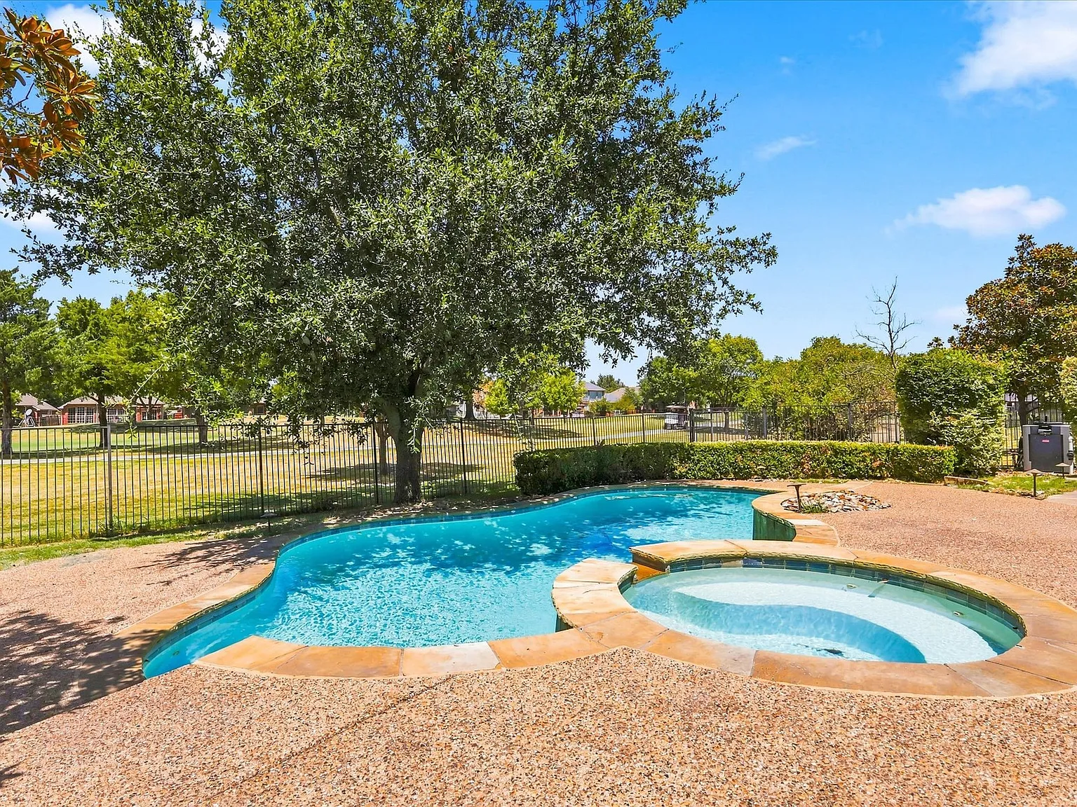 5 bed, 4014 sqft, $4,500 — Photo 1
