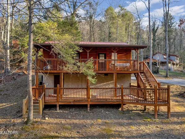 2230 Cove Creek Dr, Sevierville, TN 37862