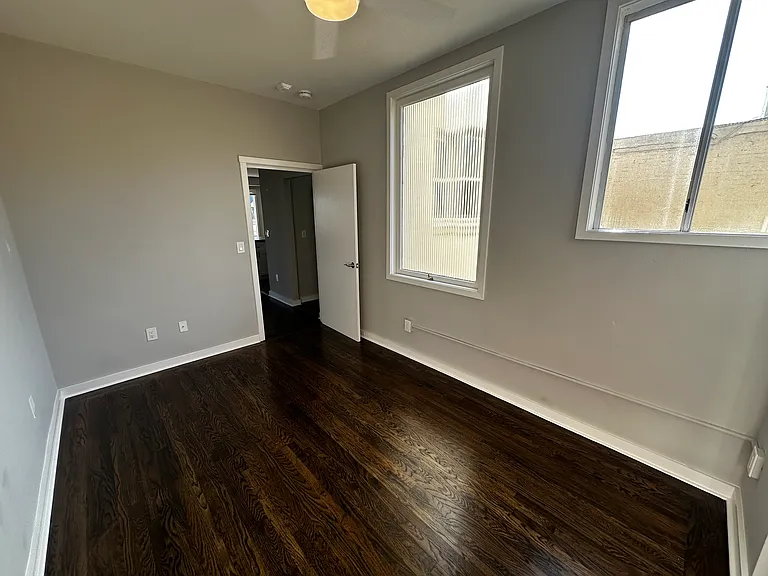 Boulevard Apartments — Photo 12