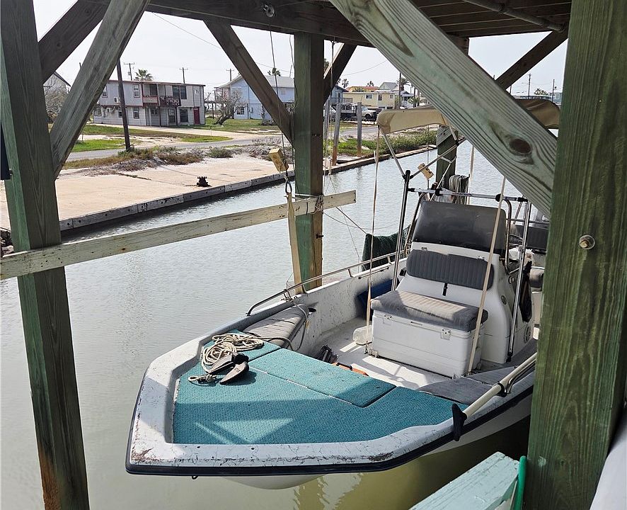 2nd image of 612 N Sandpiper