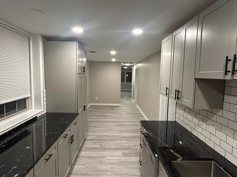 6 E Main St — Photo 7