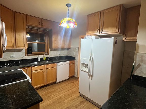 3rd image of 33 N Sumac Ave