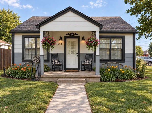 621 7th St, Elgin, OK 73538
