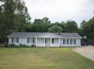 2592 Surrey Dr, Lincolnton, NC 28092
