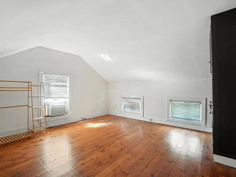 843 Overton St — Photo 24