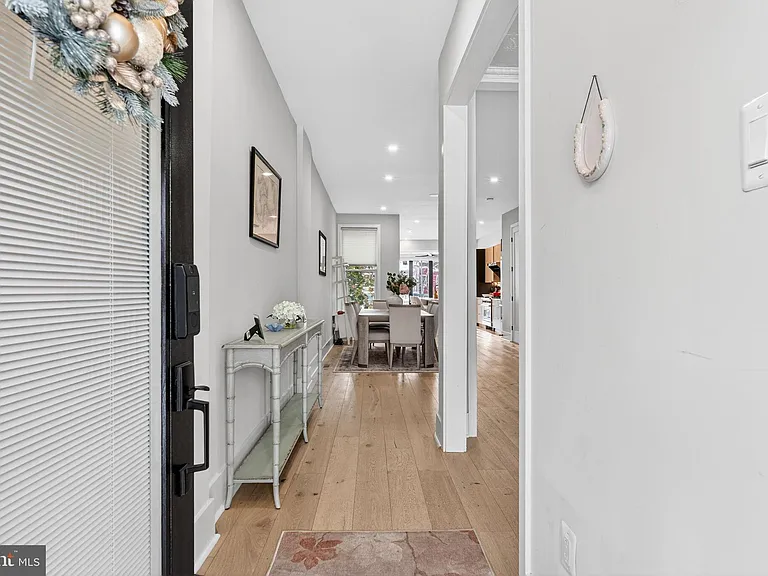 32 Adams St NW — Photo 4