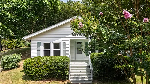 31 Lee Ave Photo 1