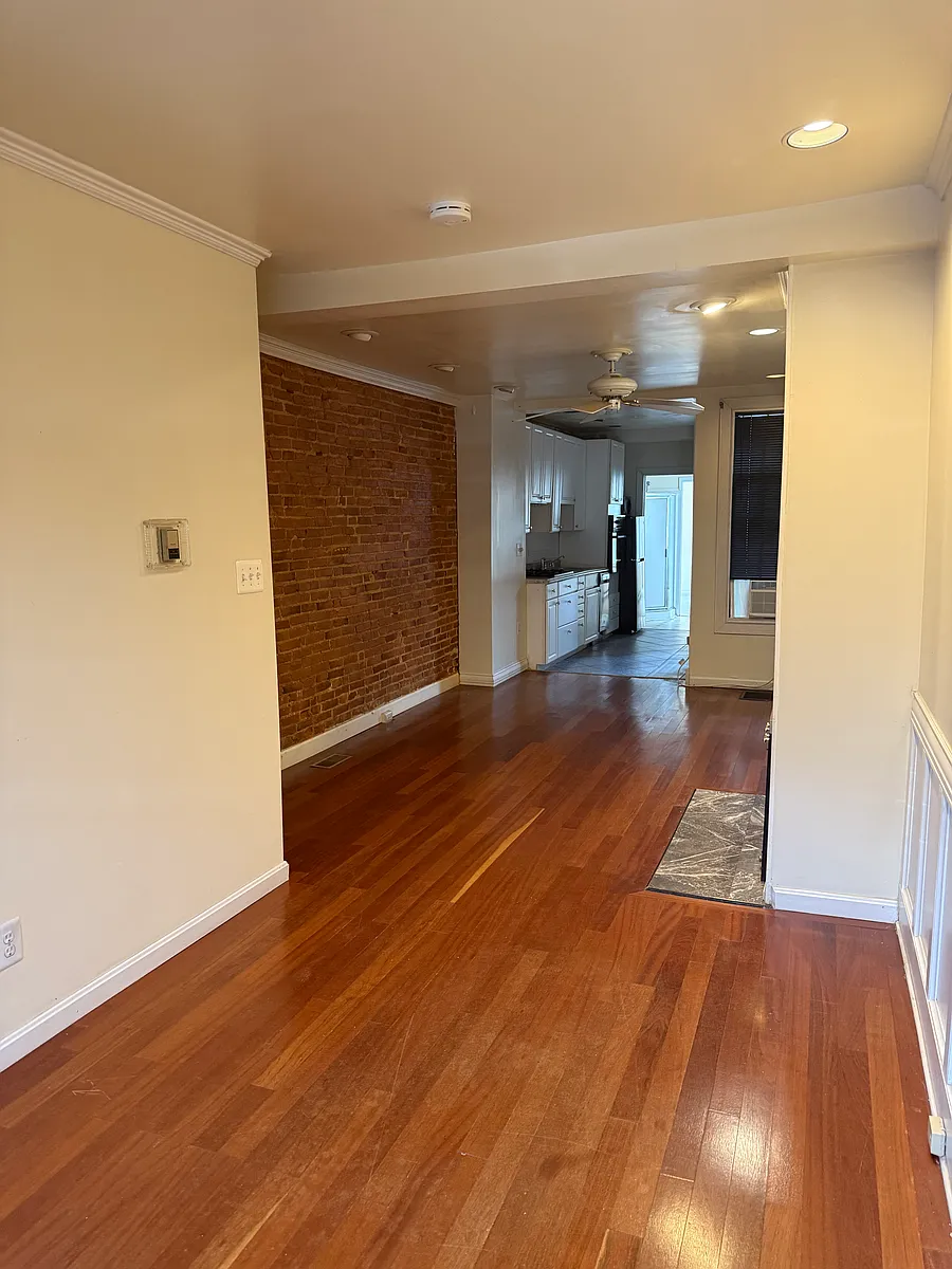 Building Photo - 1132 Battery Ave #1