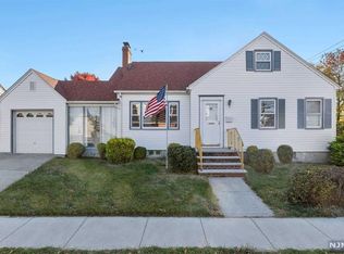 806 6th St, Secaucus, NJ 07094