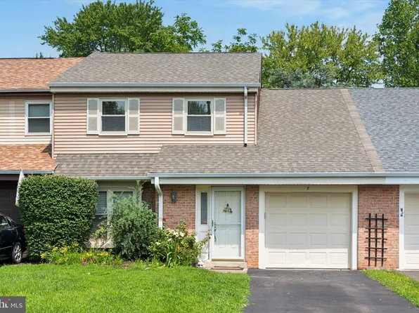 7 Green Woods Dr, Horsham, PA 19044
