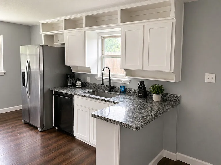812 Irwin Dr — Photo 5