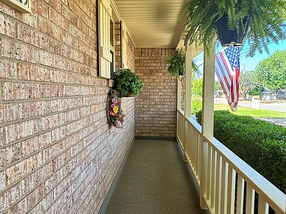 3rd image of 207 Candice Dr