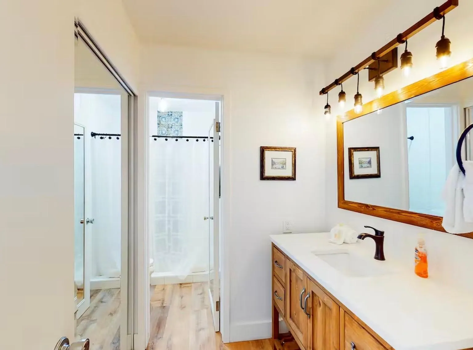2 bed, 998 sqft, $3,600 — Photo 4