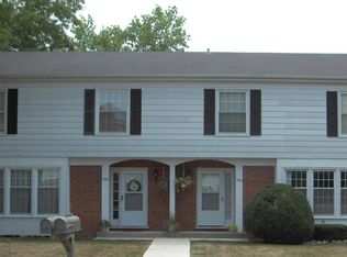 1692 Colonial Ln, Northfield, IL 60093