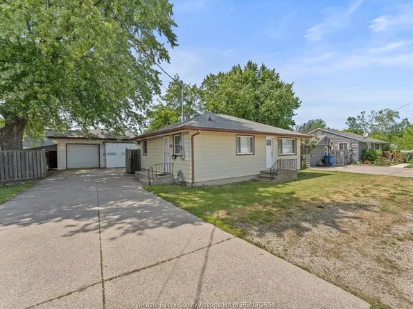 2035 Penang Ln, Windsor, ON N8R 1R7