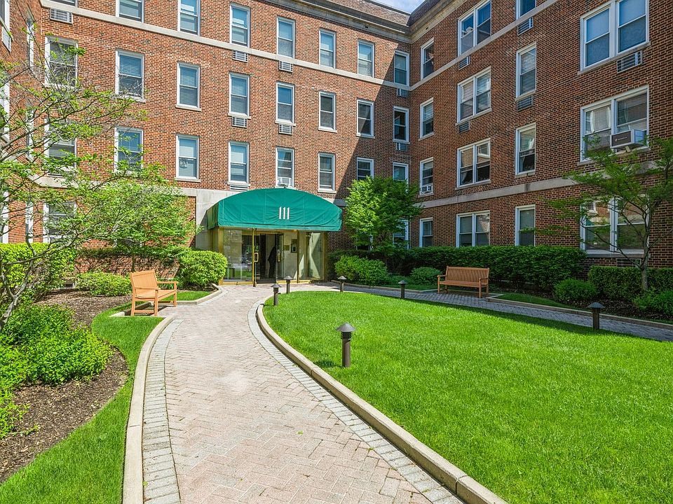 1st image of 111 7th St APT 306