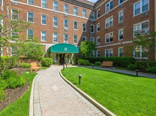 111 7th St APT 306, Garden City, NY 11530
