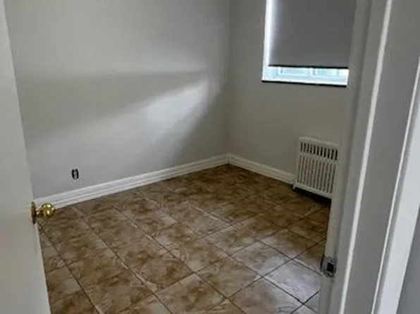 1 Wandle Ave #1, Toronto, ON M3M 2L1