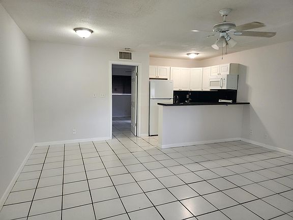 4th image of 750 SW 2nd St #2