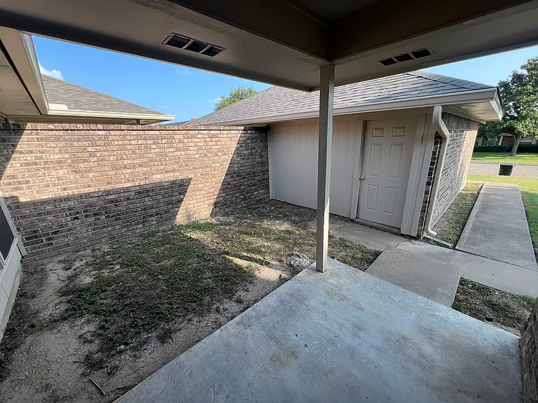 1714B Iris Cir #B — Photo 22
