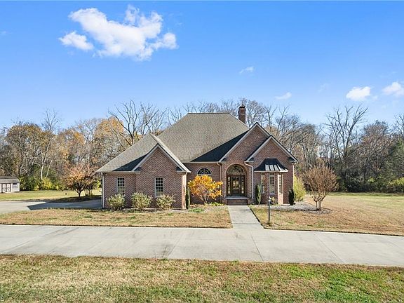 3rd image of 375 Howardtown Cir