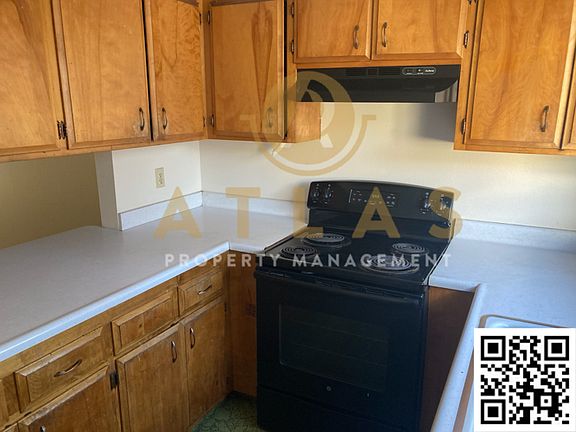 3rd image of 930 N Van Buren St #6