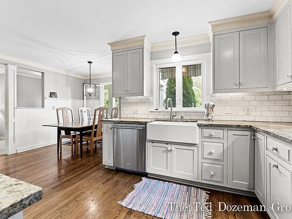 3rd image of 940 S Shore Dr