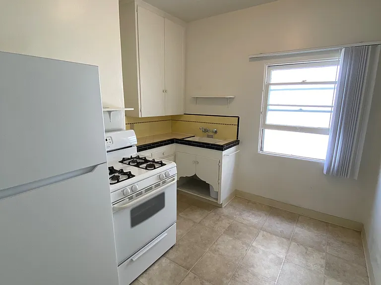 2254 5th Ave #8 — Photo 5