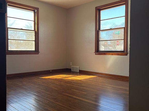 3rd image of 403 E Chippewa Ave