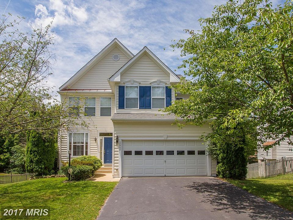 Lovely and Stunning Colonial Home in Dale City!