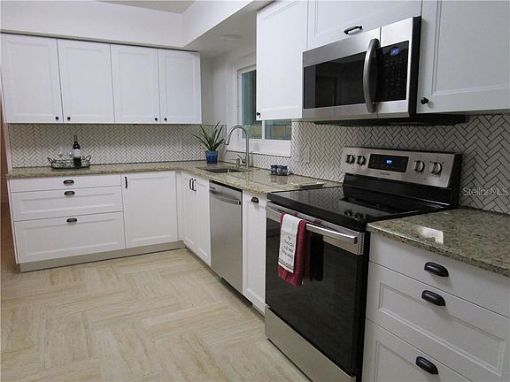 4th image of 3858 Nottingham Dr