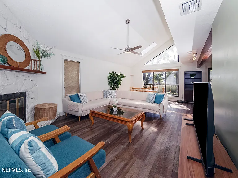 506 Cali Dr — Photo 12
