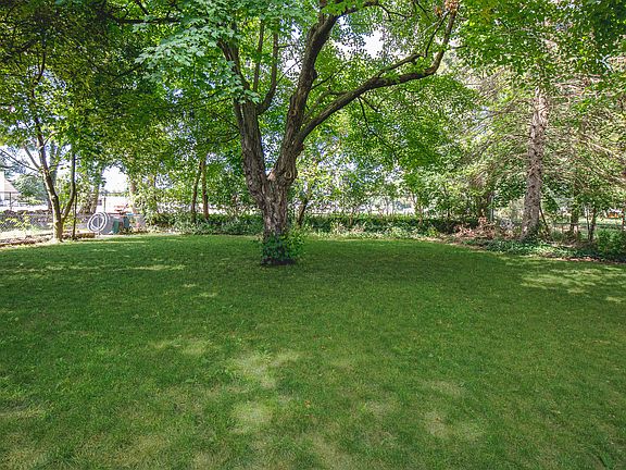 5th image of 1649 Matilda St NE