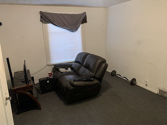 2nd image of 2515 Oakes Ave APT 2