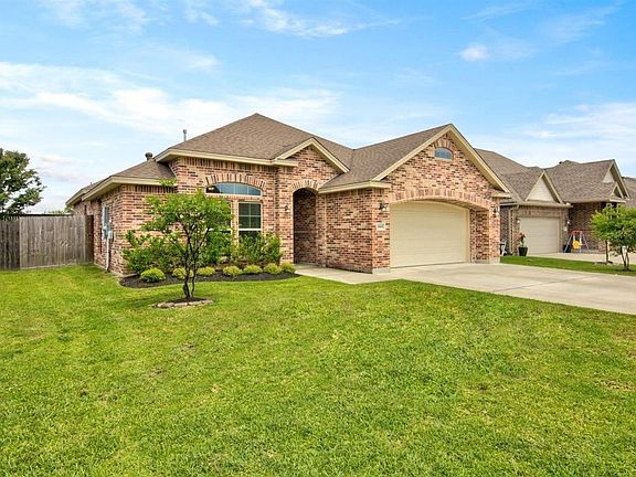 3rd image of 6865 Woodridge Dr