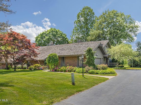 3rd image of 29603 Somerset Rd
