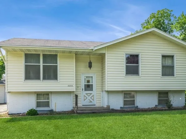 2204 E 42nd St, Des Moines, IA 50317