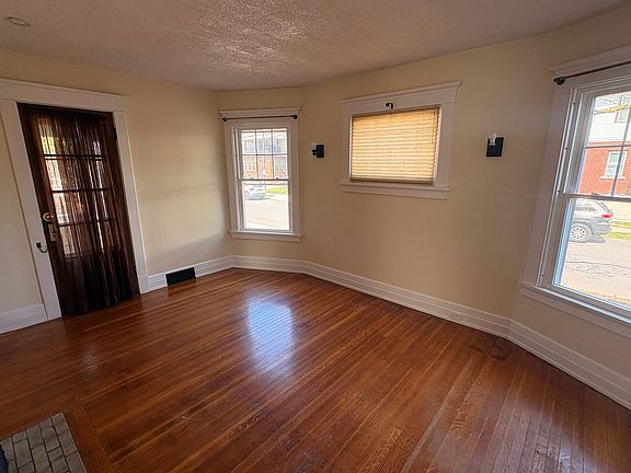 5th image of 1550 Elmwood Ave #1