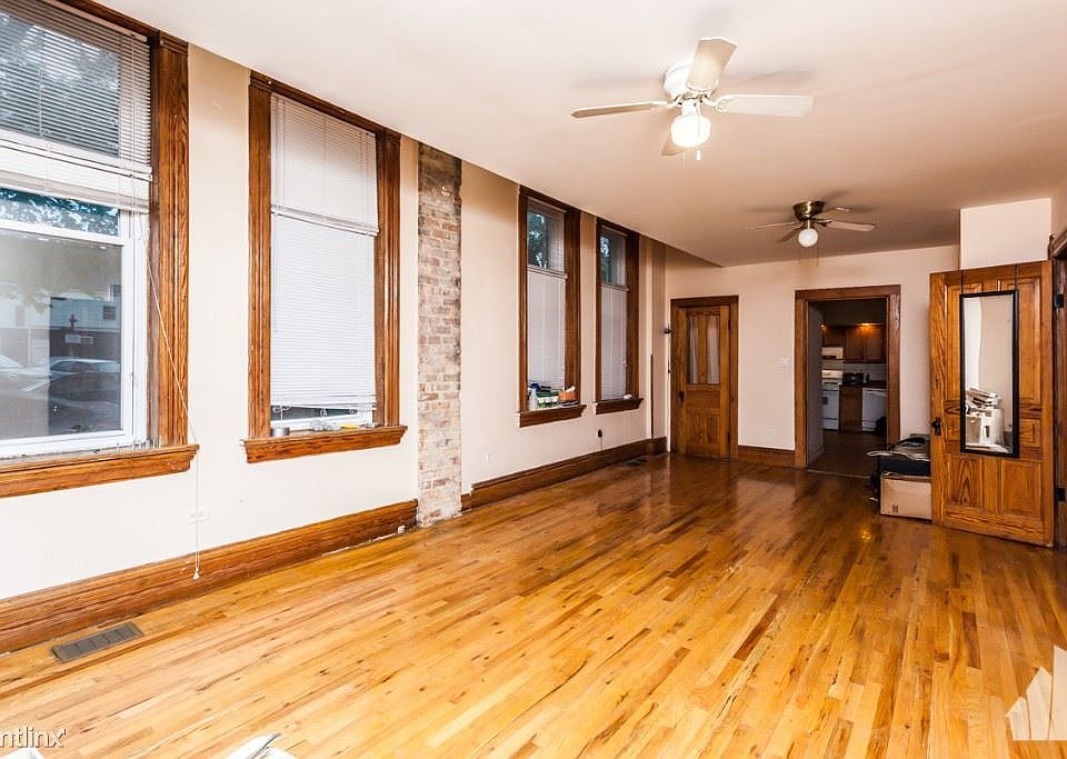 1st image of 2057 W Roscoe St #1A
