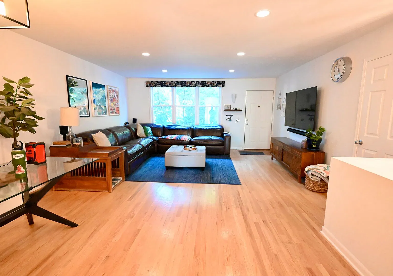 Spacious 2 Bed, 2 Bath Duplex in Logan Square | Garage Parking Available — Photo 3