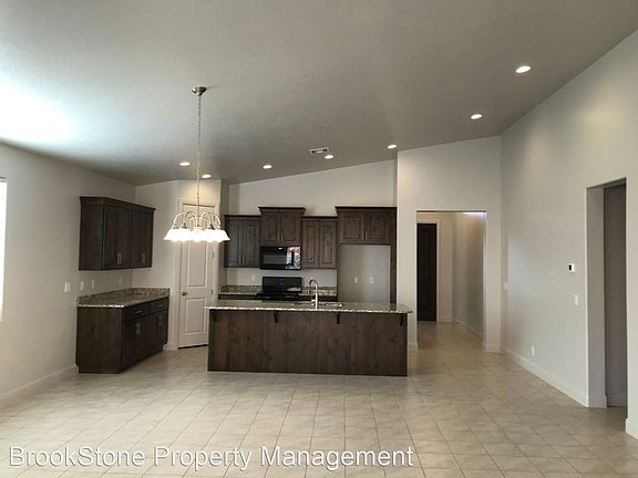3rd image of 162 W Green Jade Dr